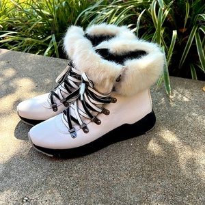 White Vaneli Sport Acadia fur lined boots, size 8
